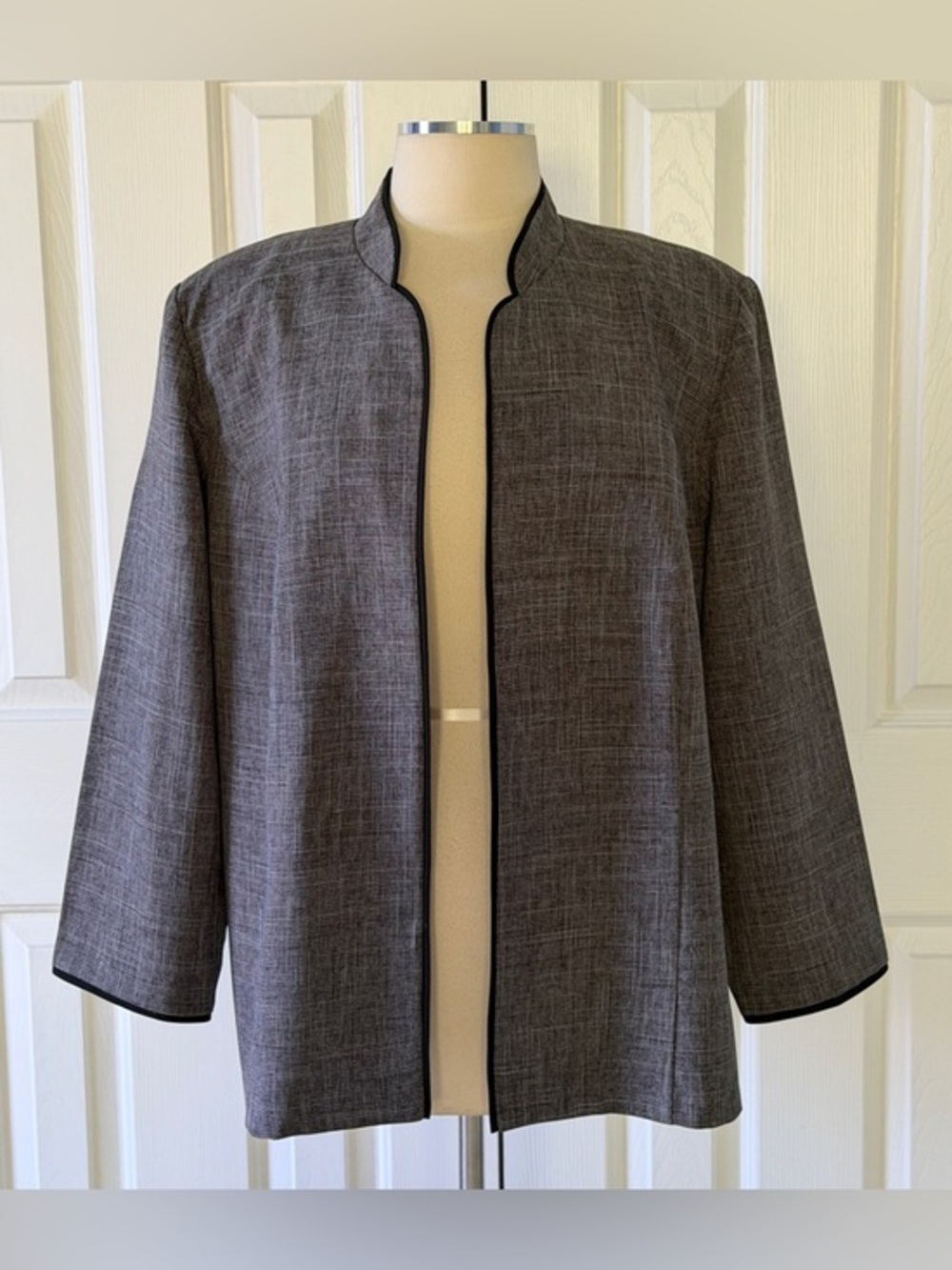 Perceptions Woman Gray Textured Open Front Blazer Jacket 20W Trim Detail